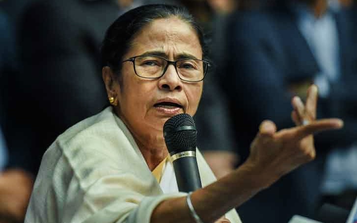 হার মানছেন না মমতা, দেবেন না ইস্তফা