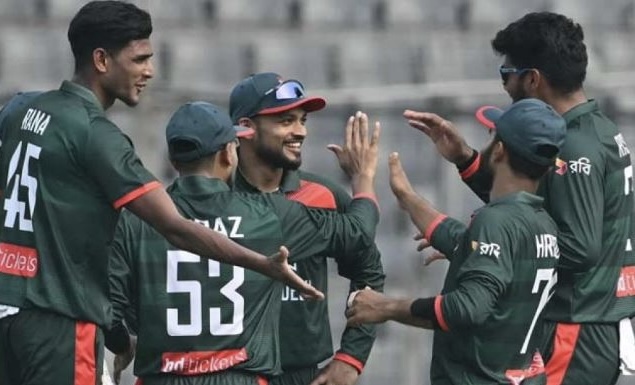 পাকিস্তান দলকে ১১৪ রানেই অলআউট করে দিল ব...