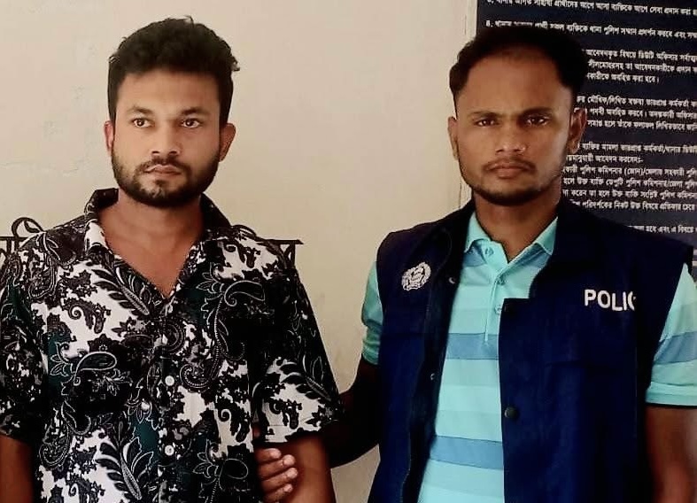 মঠবাড়িয়ায় ১০ পিচ ইয়াবাসহ মাদক ব্যবসায়ী গ্রে'ফ'তা'র